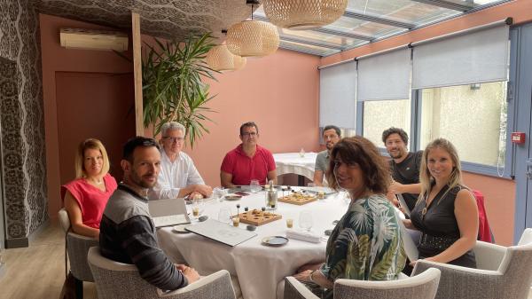 Repas de l'équipe Maisons Arbor avant congé annuel